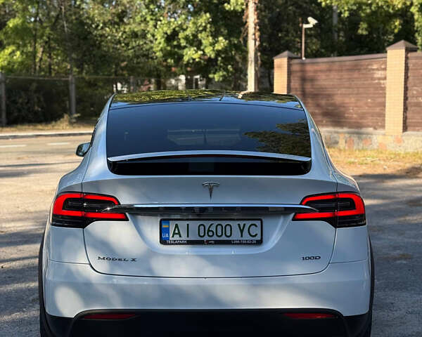 Белый Тесла Модель Х, объемом двигателя 0 л и пробегом 99 тыс. км за 30000 $, фото 5 на Automoto.ua