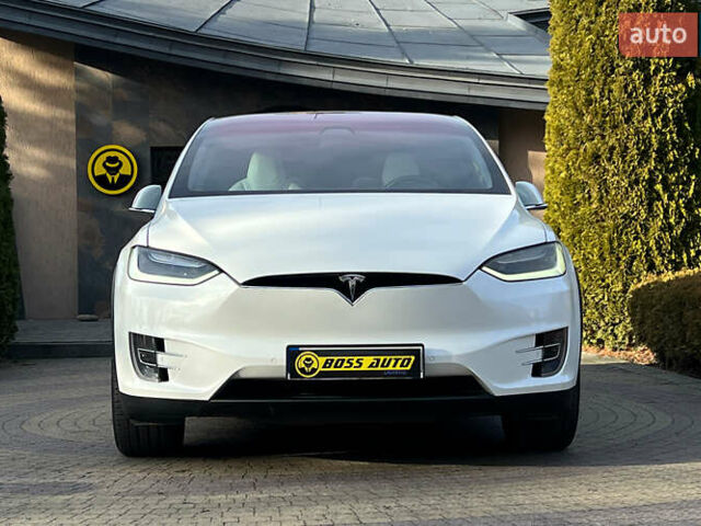 Белый Тесла Модель Х, объемом двигателя 0 л и пробегом 72 тыс. км за 40650 $, фото 1 на Automoto.ua