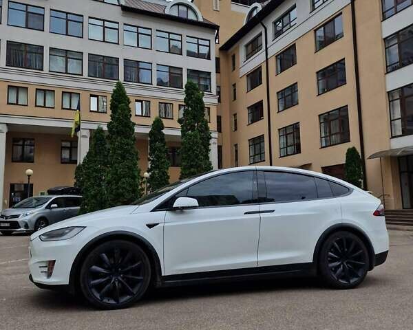 Белый Тесла Модель Х, объемом двигателя 0 л и пробегом 110 тыс. км за 25500 $, фото 4 на Automoto.ua