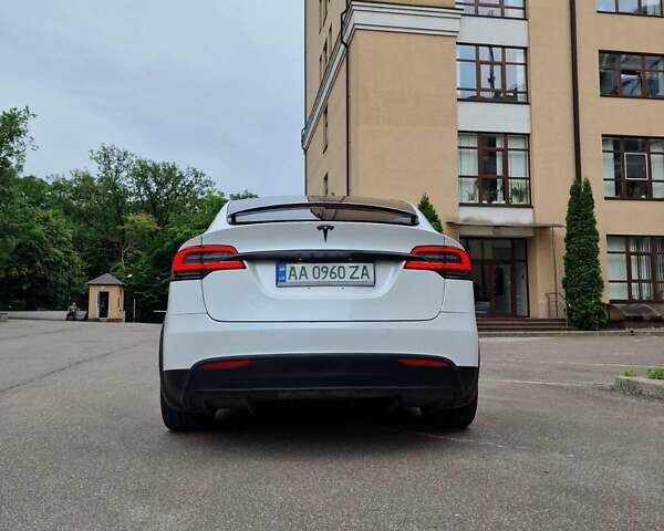 Белый Тесла Модель Х, объемом двигателя 0 л и пробегом 110 тыс. км за 25500 $, фото 15 на Automoto.ua