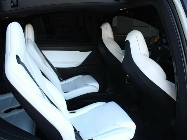 Белый Тесла Модель Х, объемом двигателя 0 л и пробегом 36 тыс. км за 9000 $, фото 11 на Automoto.ua