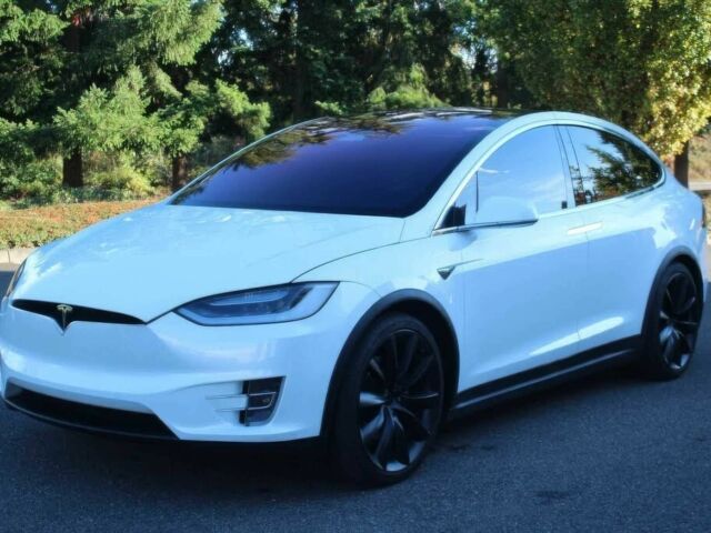 Белый Тесла Модель Х, объемом двигателя 0 л и пробегом 44 тыс. км за 8500 $, фото 2 на Automoto.ua