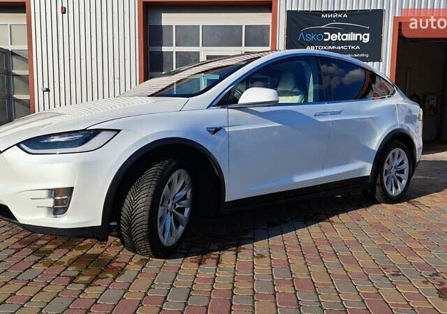 Белый Тесла Модель Х, объемом двигателя 0 л и пробегом 143 тыс. км за 22900 $, фото 5 на Automoto.ua