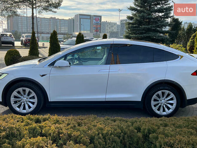 Белый Тесла Модель Х, объемом двигателя 0 л и пробегом 72 тыс. км за 40650 $, фото 3 на Automoto.ua