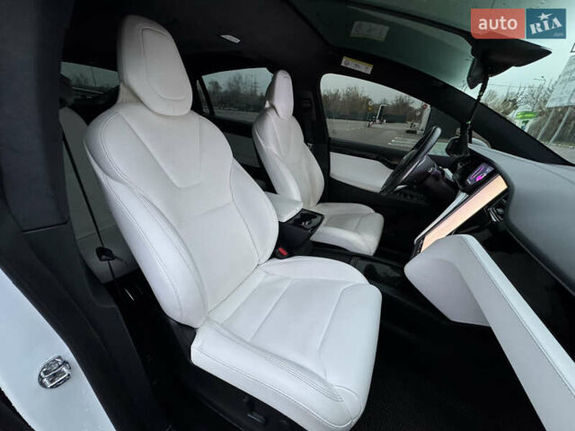 Белый Тесла Модель Х, объемом двигателя 0 л и пробегом 100 тыс. км за 22999 $, фото 46 на Automoto.ua