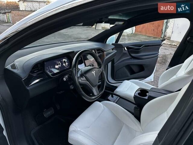 Белый Тесла Модель Х, объемом двигателя 0 л и пробегом 127 тыс. км за 29900 $, фото 4 на Automoto.ua