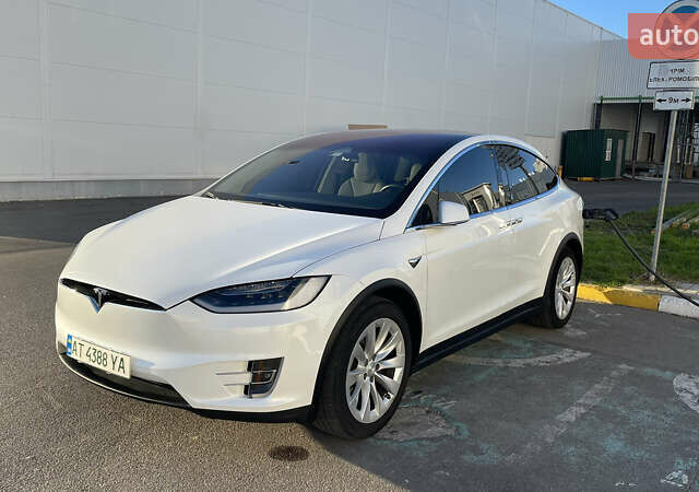 Белый Тесла Модель Х, объемом двигателя 0 л и пробегом 120 тыс. км за 28500 $, фото 1 на Automoto.ua
