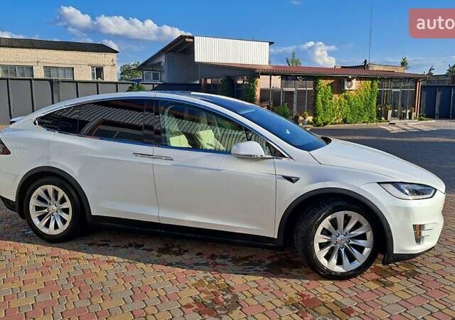 Белый Тесла Модель Х, объемом двигателя 0 л и пробегом 143 тыс. км за 22900 $, фото 13 на Automoto.ua