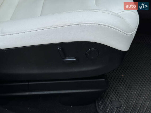 Белый Тесла Модель Х, объемом двигателя 0 л и пробегом 100 тыс. км за 22999 $, фото 44 на Automoto.ua