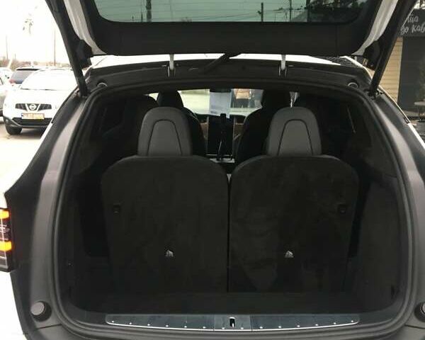 Белый Тесла Модель Х, объемом двигателя 0 л и пробегом 147 тыс. км за 26800 $, фото 6 на Automoto.ua