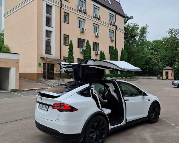 Белый Тесла Модель Х, объемом двигателя 0 л и пробегом 110 тыс. км за 25500 $, фото 13 на Automoto.ua
