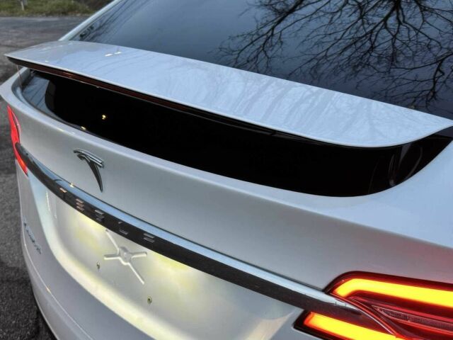 Белый Тесла Модель Х, объемом двигателя 0 л и пробегом 48 тыс. км за 4000 $, фото 19 на Automoto.ua