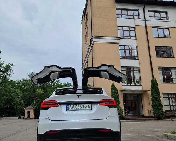 Белый Тесла Модель Х, объемом двигателя 0 л и пробегом 110 тыс. км за 25500 $, фото 20 на Automoto.ua