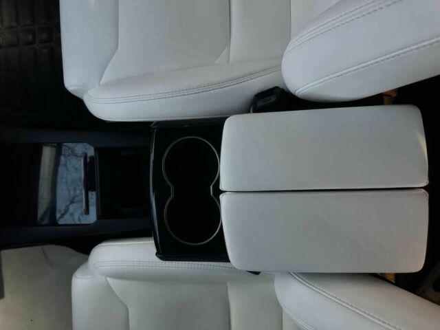 Белый Тесла Модель Х, объемом двигателя 0 л и пробегом 48 тыс. км за 4000 $, фото 9 на Automoto.ua