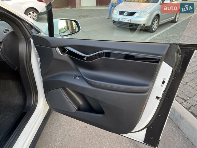 Белый Тесла Модель Х, объемом двигателя 0 л и пробегом 65 тыс. км за 25300 $, фото 14 на Automoto.ua