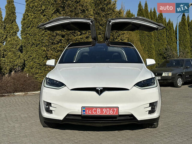Белый Тесла Модель Х, объемом двигателя 0 л и пробегом 95 тыс. км за 25500 $, фото 3 на Automoto.ua