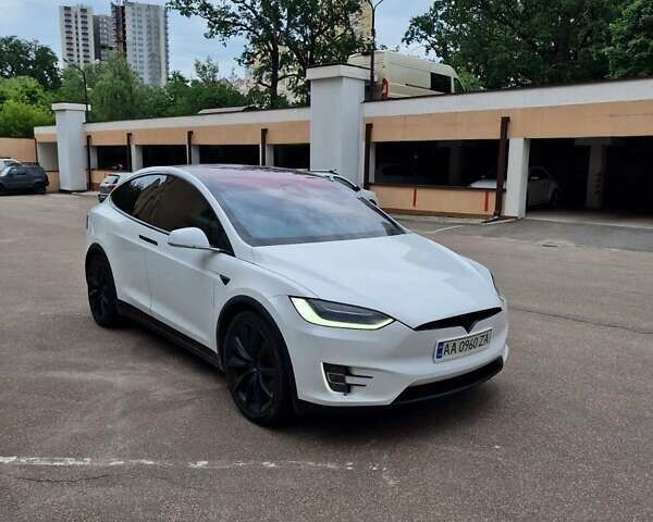 Белый Тесла Модель Х, объемом двигателя 0 л и пробегом 110 тыс. км за 25500 $, фото 10 на Automoto.ua