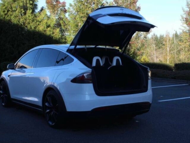 Белый Тесла Модель Х, объемом двигателя 0 л и пробегом 44 тыс. км за 8500 $, фото 20 на Automoto.ua