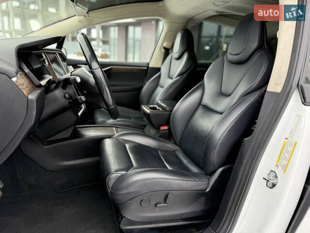 Белый Тесла Модель Х, объемом двигателя 0 л и пробегом 142 тыс. км за 20900 $, фото 8 на Automoto.ua