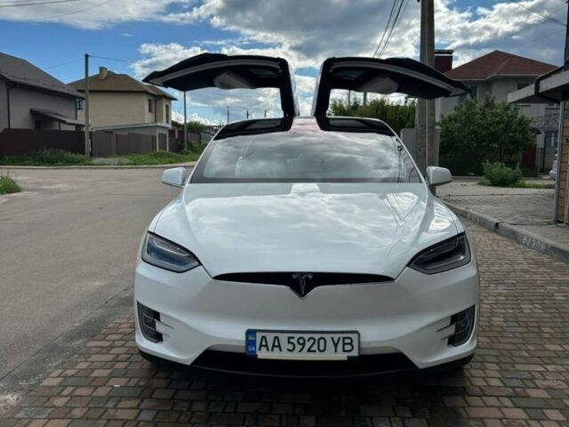 Белый Тесла Модель Х, объемом двигателя 0 л и пробегом 18 тыс. км за 52000 $, фото 6 на Automoto.ua