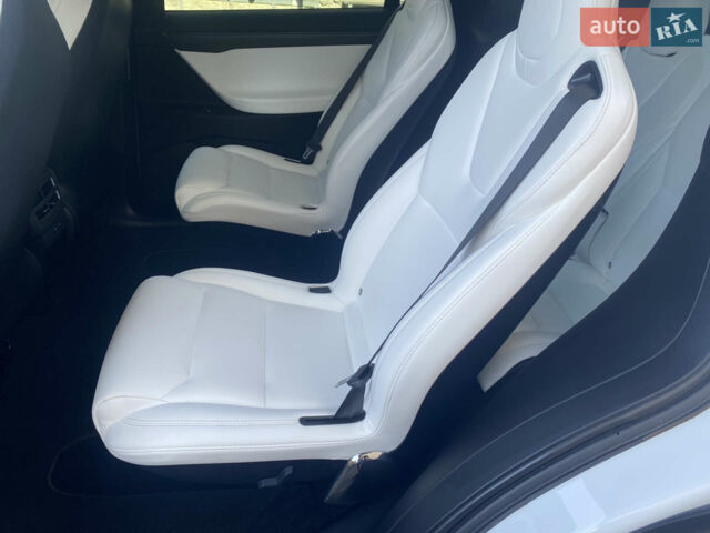 Белый Тесла Модель Х, объемом двигателя 0 л и пробегом 125 тыс. км за 31500 $, фото 13 на Automoto.ua