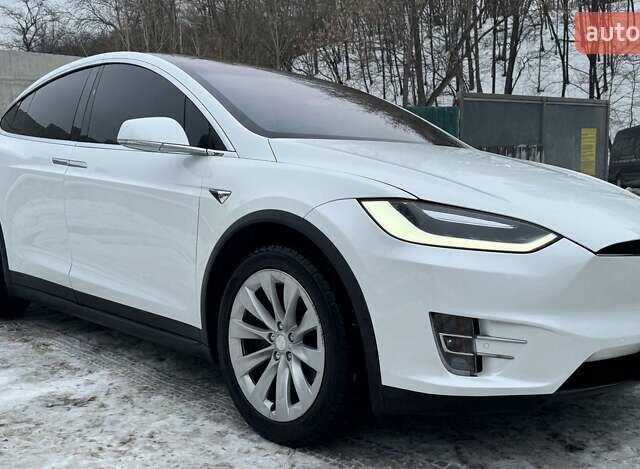 Белый Тесла Модель Х, объемом двигателя 0 л и пробегом 73 тыс. км за 25555 $, фото 21 на Automoto.ua