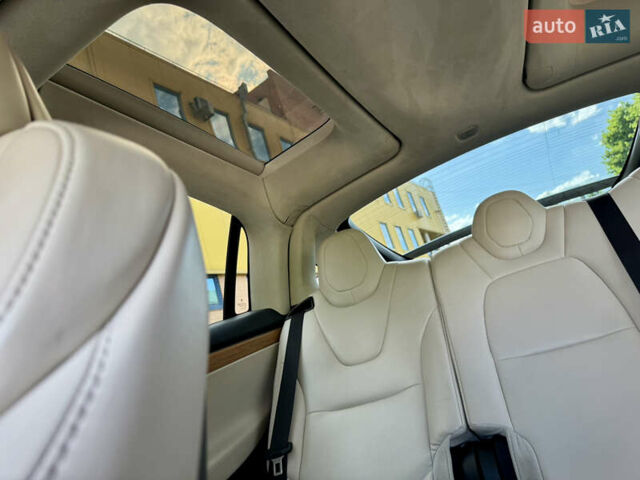 Белый Тесла Модель Х, объемом двигателя 0 л и пробегом 139 тыс. км за 25000 $, фото 37 на Automoto.ua