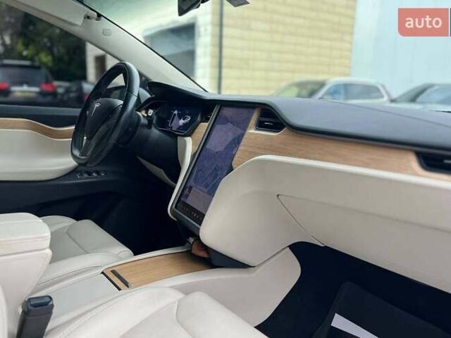 Белый Тесла Модель Х, объемом двигателя 0 л и пробегом 135 тыс. км за 28900 $, фото 22 на Automoto.ua