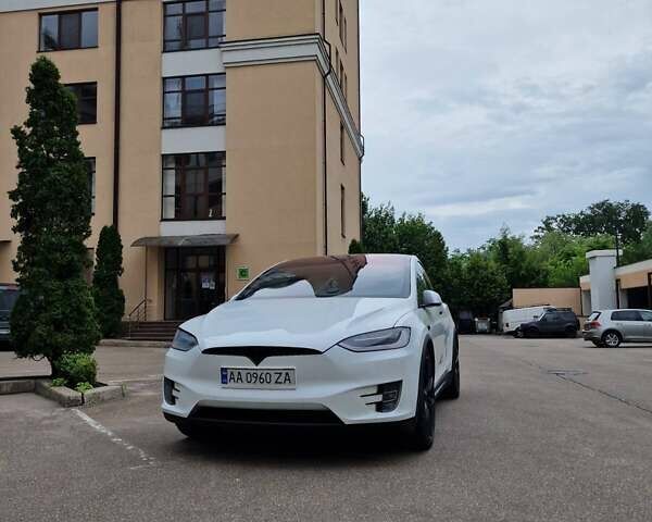 Белый Тесла Модель Х, объемом двигателя 0 л и пробегом 110 тыс. км за 25500 $, фото 1 на Automoto.ua
