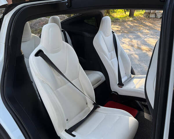 Белый Тесла Модель Х, объемом двигателя 0 л и пробегом 99 тыс. км за 30000 $, фото 20 на Automoto.ua