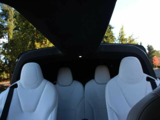 Белый Тесла Модель Х, объемом двигателя 0 л и пробегом 44 тыс. км за 8500 $, фото 16 на Automoto.ua