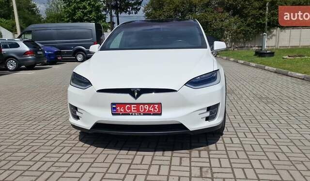 Белый Тесла Модель Х, объемом двигателя 0 л и пробегом 93 тыс. км за 25756 $, фото 4 на Automoto.ua
