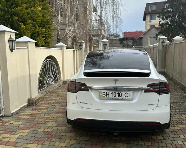 Белый Тесла Модель Х, объемом двигателя 0 л и пробегом 70 тыс. км за 24000 $, фото 16 на Automoto.ua