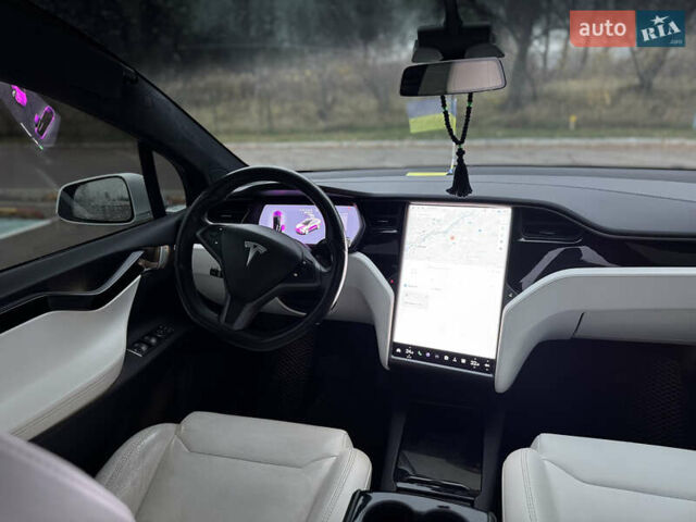 Белый Тесла Модель Х, объемом двигателя 0 л и пробегом 100 тыс. км за 22999 $, фото 37 на Automoto.ua