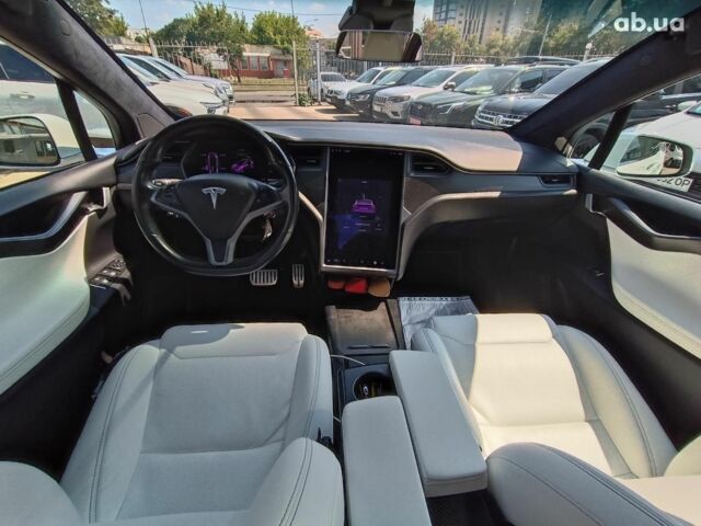 Белый Тесла Модель Х, объемом двигателя 0 л и пробегом 123 тыс. км за 27990 $, фото 32 на Automoto.ua