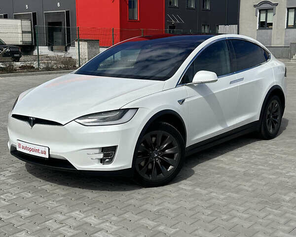 Белый Тесла Модель Х, объемом двигателя 0 л и пробегом 62 тыс. км за 23999 $, фото 2 на Automoto.ua