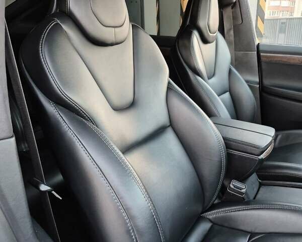 Белый Тесла Модель Х, объемом двигателя 0 л и пробегом 133 тыс. км за 28000 $, фото 12 на Automoto.ua