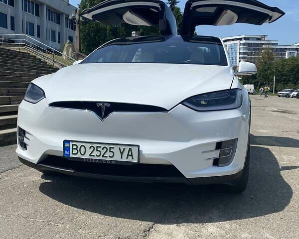 Белый Тесла Модель Х, объемом двигателя 0 л и пробегом 60 тыс. км за 28999 $, фото 9 на Automoto.ua