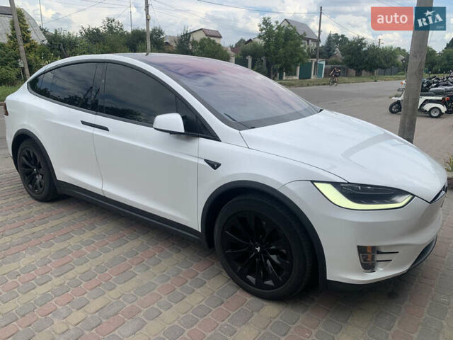 Белый Тесла Модель Х, объемом двигателя 0 л и пробегом 89 тыс. км за 24500 $, фото 5 на Automoto.ua