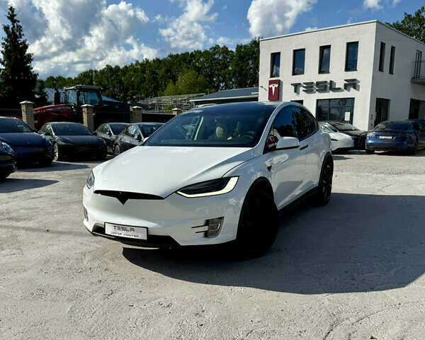 Білий Тесла Модель Х, об'ємом двигуна 0 л та пробігом 107 тис. км за 29200 $, фото 1 на Automoto.ua