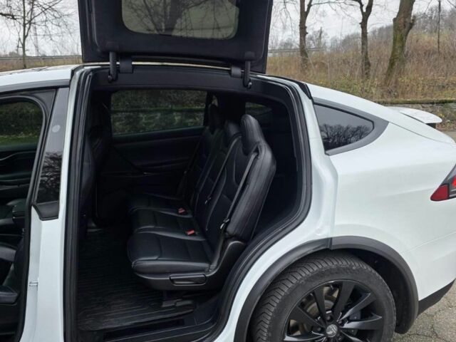 Белый Тесла Модель Х, объемом двигателя 0 л и пробегом 126 тыс. км за 29000 $, фото 9 на Automoto.ua