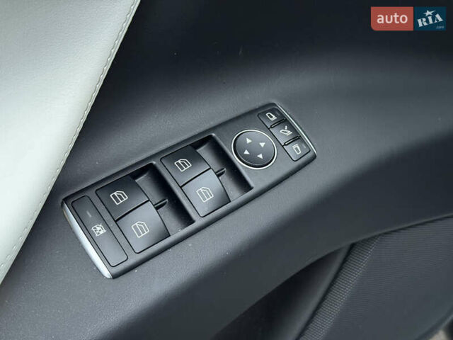 Белый Тесла Модель Х, объемом двигателя 0 л и пробегом 100 тыс. км за 22999 $, фото 10 на Automoto.ua