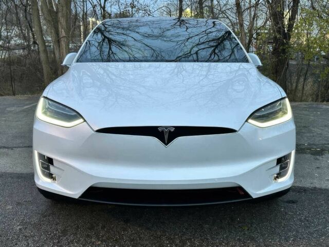 Белый Тесла Модель Х, объемом двигателя 0 л и пробегом 48 тыс. км за 4000 $, фото 1 на Automoto.ua