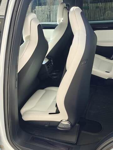 Белый Тесла Модель Х, объемом двигателя 0 л и пробегом 112 тыс. км за 34500 $, фото 4 на Automoto.ua