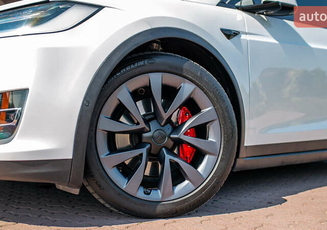 Белый Тесла Модель Х, объемом двигателя 0 л и пробегом 46 тыс. км за 39500 $, фото 13 на Automoto.ua