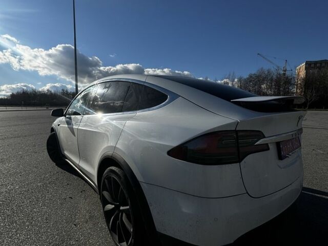 Белый Тесла Модель Х, объемом двигателя 0 л и пробегом 130 тыс. км за 28300 $, фото 3 на Automoto.ua