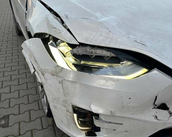 Білий Тесла Модель Х, об'ємом двигуна 0 л та пробігом 150 тис. км за 24999 $, фото 4 на Automoto.ua