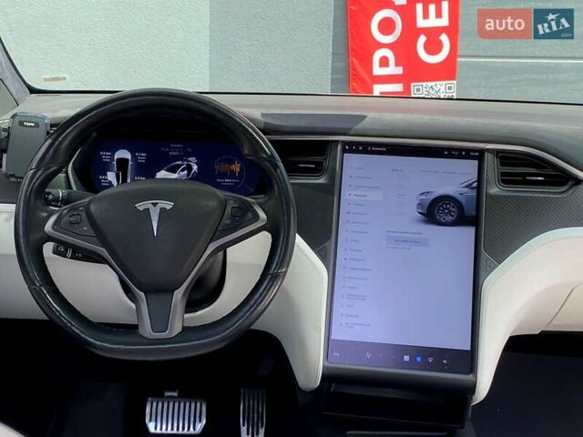 Белый Тесла Модель Х, объемом двигателя 0 л и пробегом 123 тыс. км за 31499 $, фото 18 на Automoto.ua