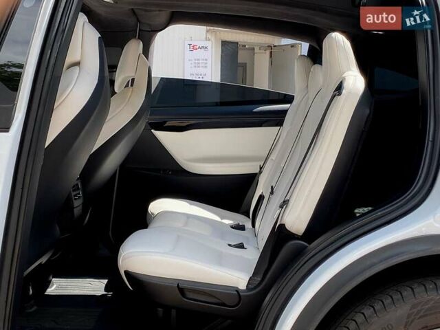 Белый Тесла Модель Х, объемом двигателя 0 л и пробегом 123 тыс. км за 31499 $, фото 14 на Automoto.ua