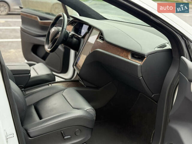 Белый Тесла Модель Х, объемом двигателя 0 л и пробегом 93 тыс. км за 33500 $, фото 25 на Automoto.ua